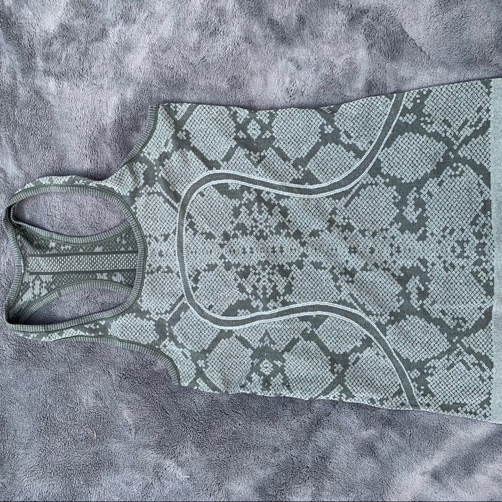 Lululemon swiftly tech racer back size 6